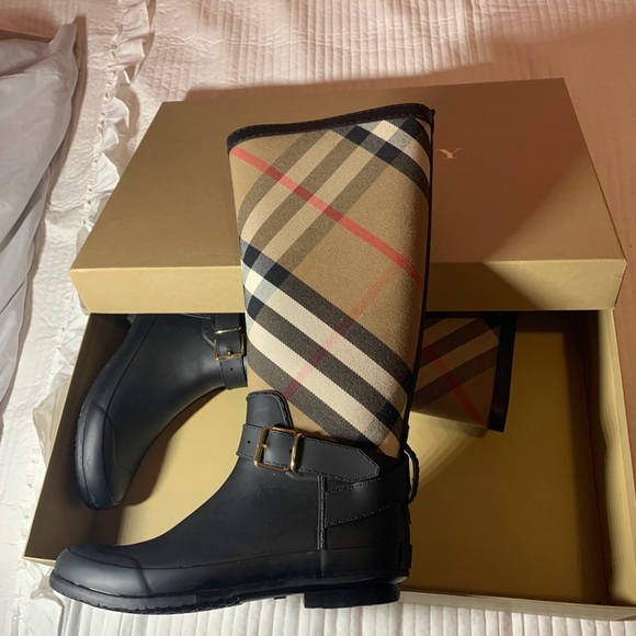 BURBERRY BOOTS - Picture 2 of 3